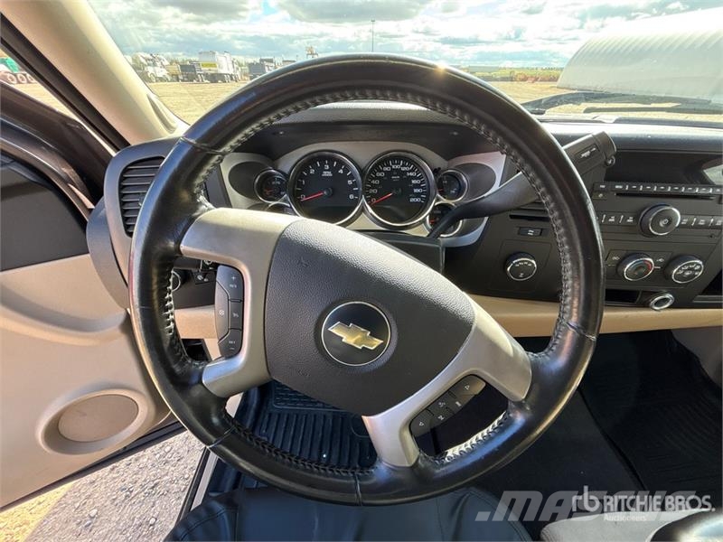 Chevrolet Silverado 1500 4x4 Pickup Diger