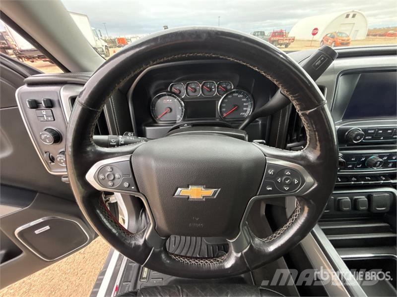 Chevrolet Silverado 1500 LT 4x4 Crew Cab Pickup Další