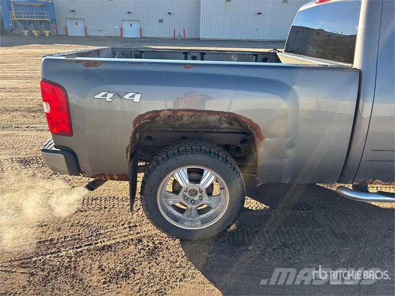 Chevrolet Silverado 1500 LT 4x4 Extended Cab Pickup Anders