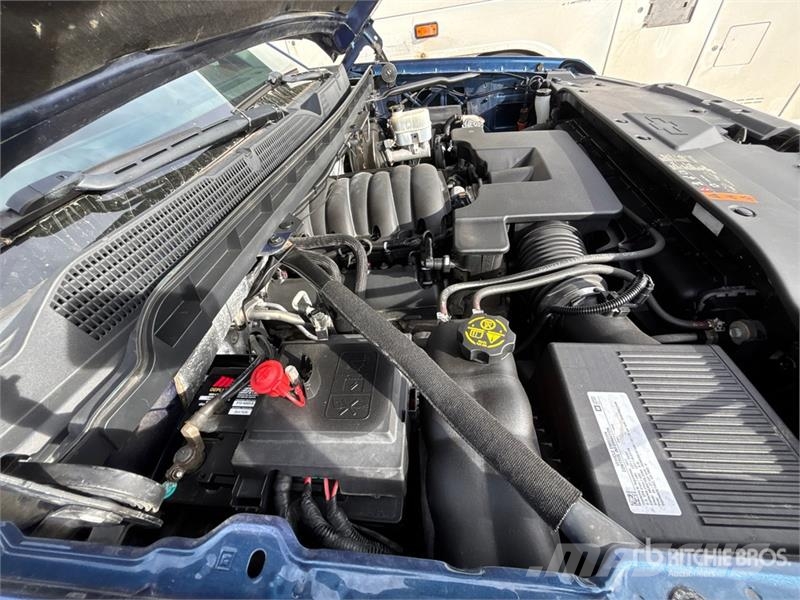 Chevrolet Silverado 1500 4x4 Crew Cab Pickup Egyéb