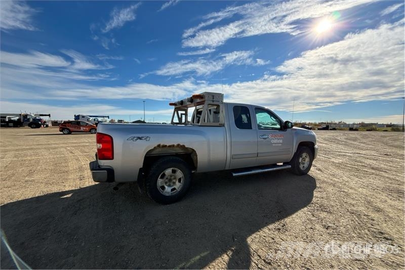 Chevrolet Silverado 1500 LT 4x4 Extended Cab Pilot Pickup Ostalo