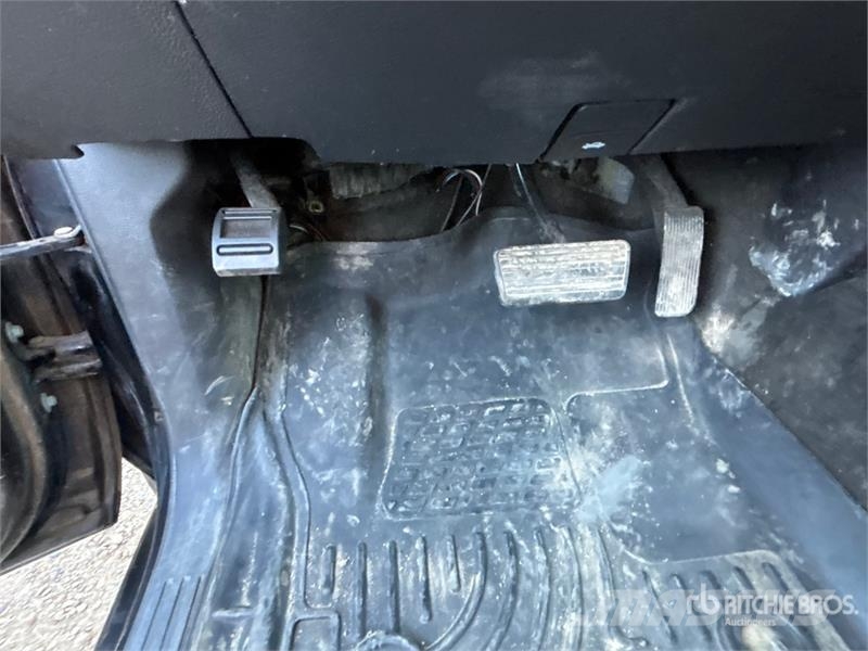 Chevrolet Silverado 1500 LT 4x4 Crew Cab Hybrid Pickup Diger