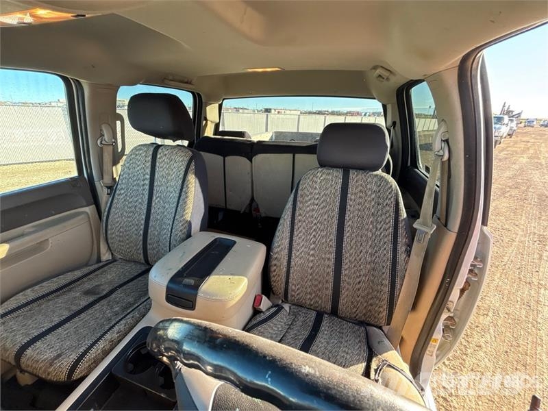 Chevrolet Silverado 1500 LT 4x4 Crew Cab Pickup أخرى