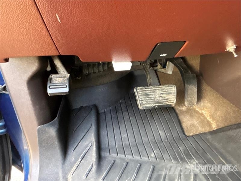 Chevrolet Silverado 1500 4x4 Crew Cab Pickup Egyéb