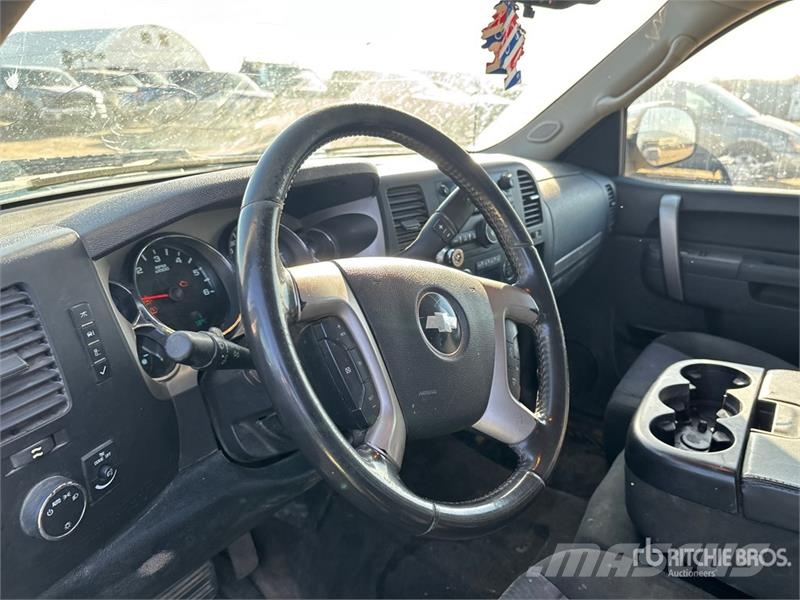 Chevrolet Silverado 1500 4x4 Crew Cab Pickup Egyéb