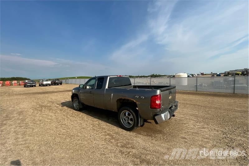 Chevrolet Silverado 1500 LT 4x4 Extended Cab Pickup Ostalo