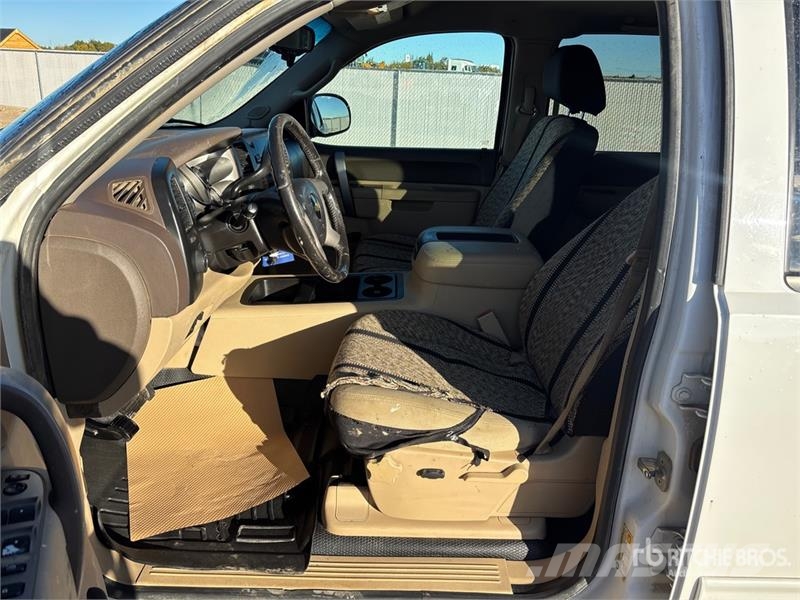 Chevrolet Silverado 1500 LT 4x4 Crew Cab Pickup أخرى