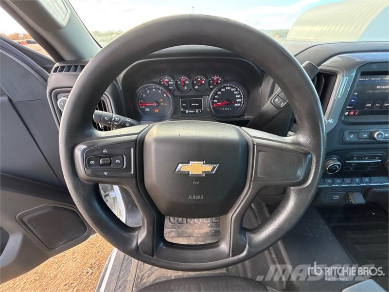 Chevrolet Silverado 1500 4x4 Crew Cab Pickup Muu