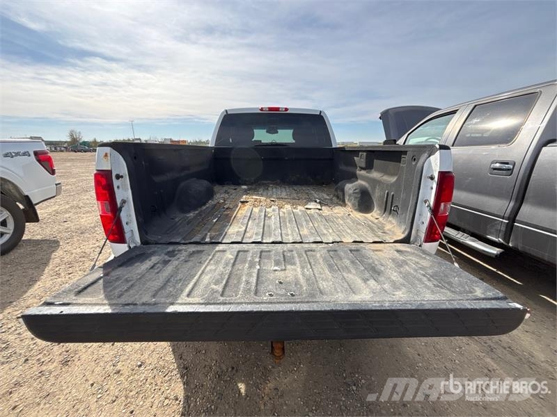 Chevrolet Silverado 1500 LT 4x4 Extended Cab Pickup Muu