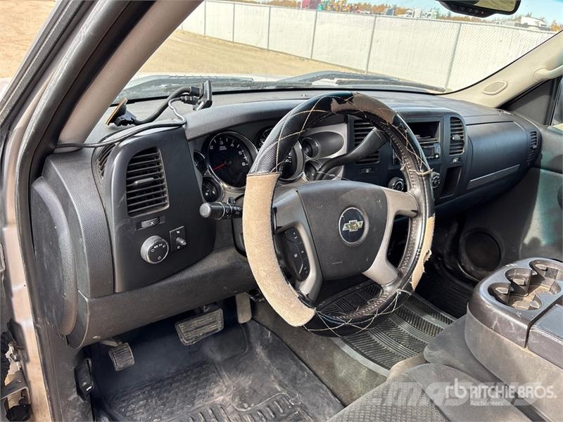Chevrolet Silverado 1500 LT 4x4 Crew Cab Pickup Ostalo