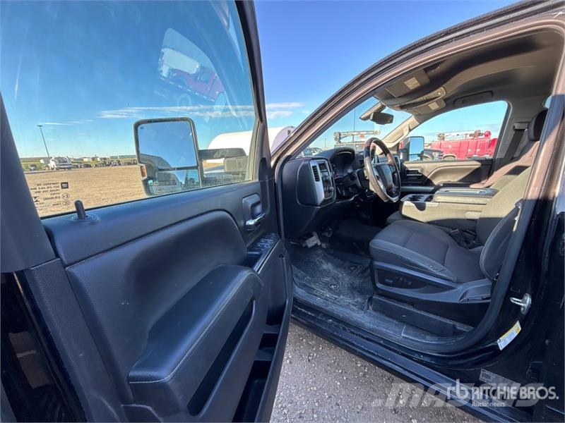 Chevrolet Silverado 1500 LT 4x4 Crew Cab Hybrid Pickup Diger