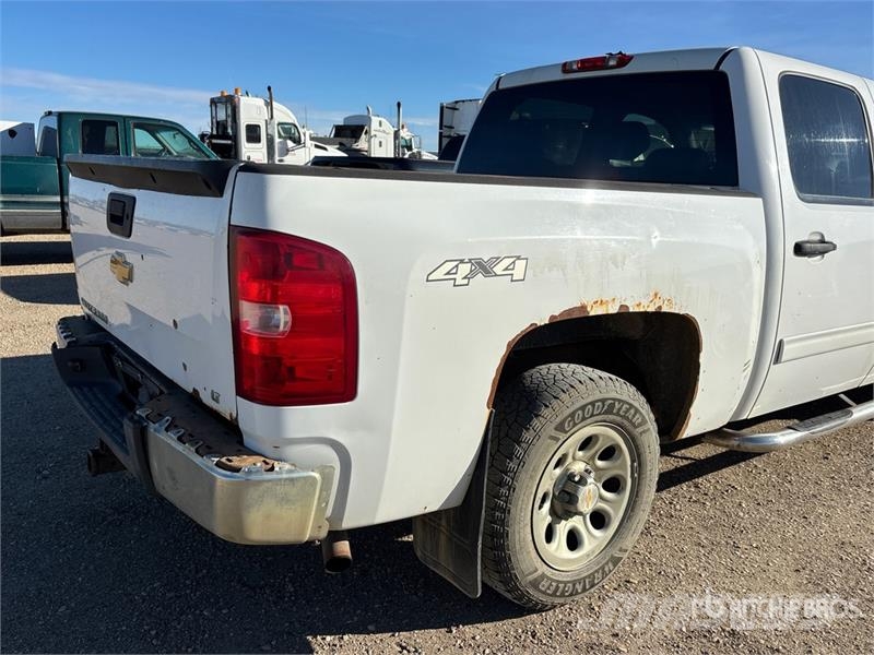 Chevrolet Silverado 1500 LT 4x4 Crew Cab Pickup Anders