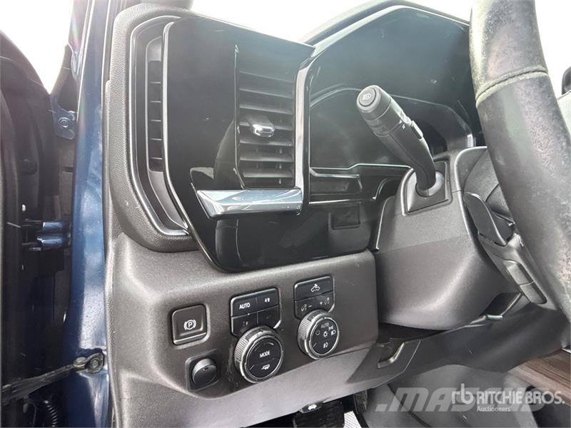 Chevrolet Silverado 1500 RST 4x4 Crew Cab Pickup Drugi
