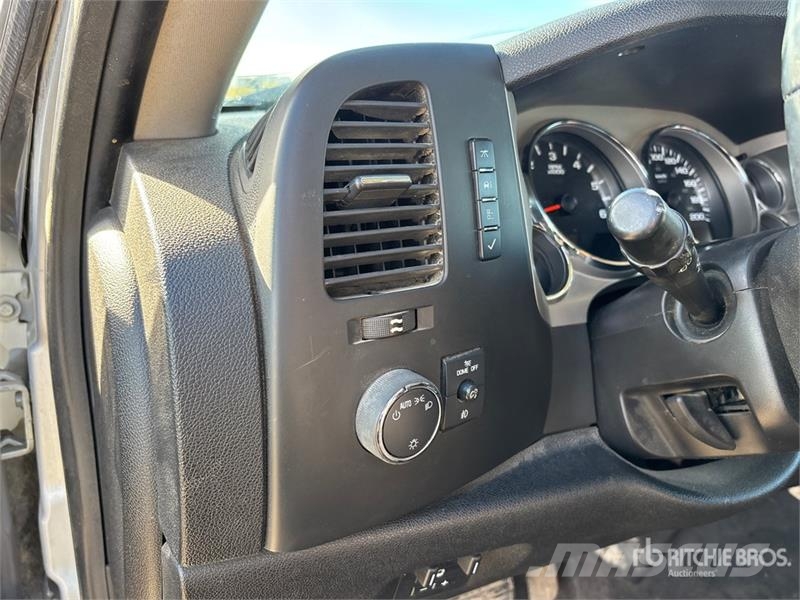 Chevrolet Silverado 1500 LT 4x4 Extended Cab Pilot Pickup Ostalo