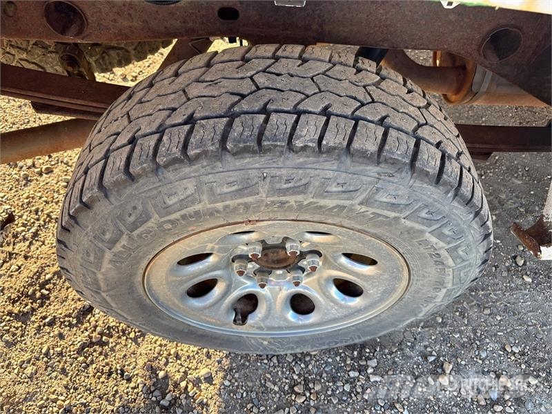 Chevrolet Silverado 1500 LT 4x4 Crew Cab Pickup أخرى