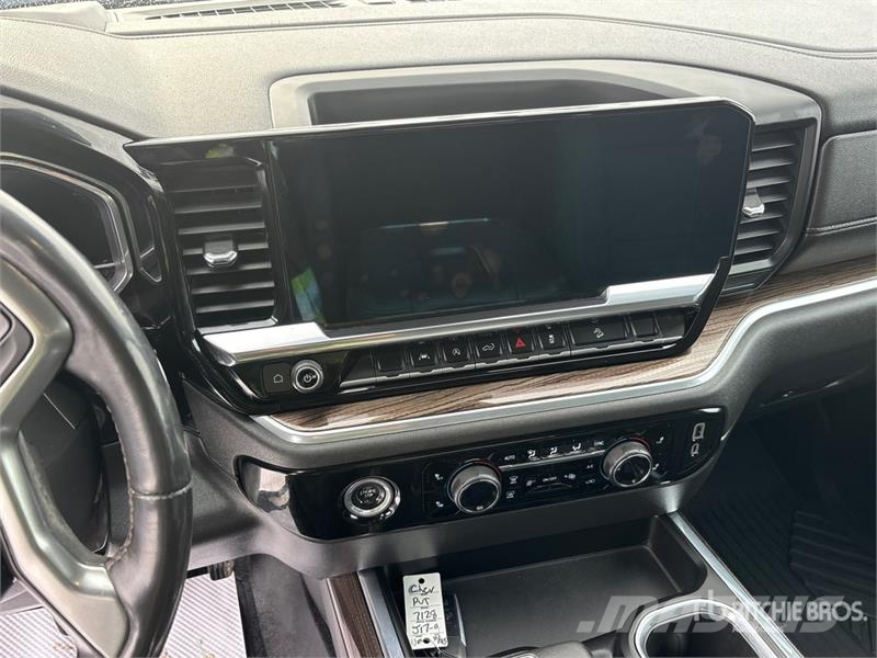 Chevrolet Silverado 1500 RST 4x4 Crew Cab Pickup Drugi