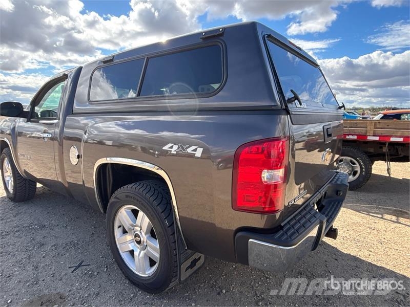 Chevrolet Silverado 1500 4x4 Pickup Diger