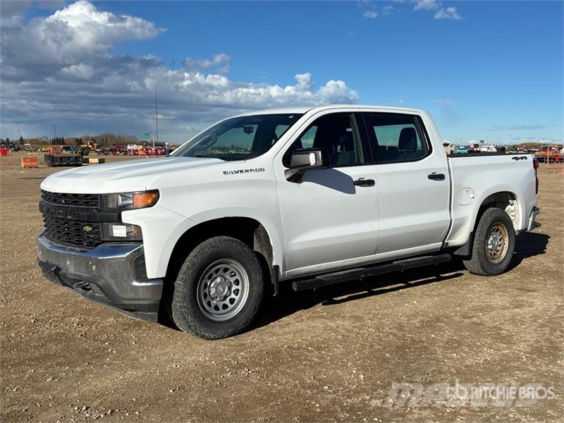 Chevrolet Silverado 1500 4x4 Crew Cab Pickup Muu