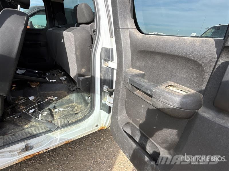 Chevrolet Silverado 1500 LT 4x4 Extended Cab Pickup Muu