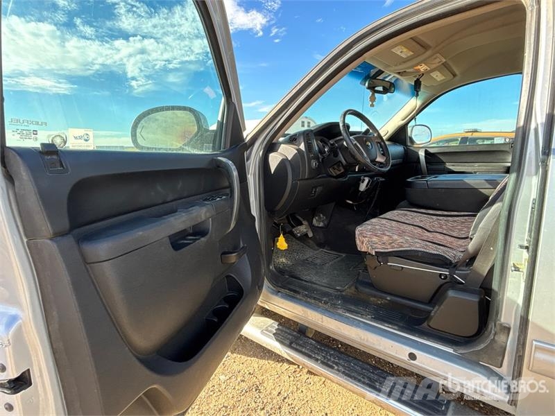 Chevrolet Silverado 1500 LT 4x4 Extended Cab Pilot Pickup Ostalo