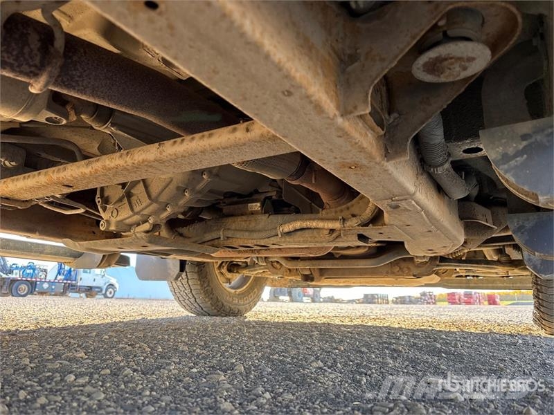 Chevrolet Silverado 1500 LT 4x4 Crew Cab Pickup Інше