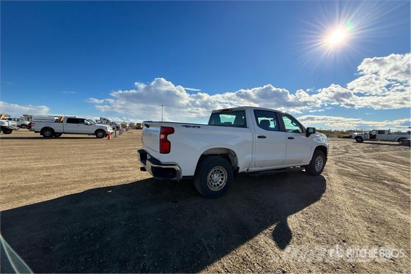 Chevrolet Silverado 1500 4x4 Crew Cab Pickup Muu