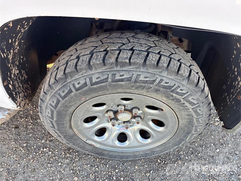 Chevrolet Silverado 1500 LT 4x4 Crew Cab Pickup أخرى