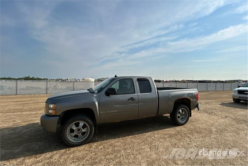 Chevrolet Silverado 1500 LT 4x4 Extended Cab Pickup Ostalo