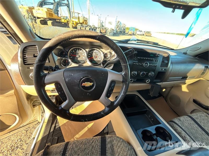 Chevrolet Silverado 1500 LT 4x4 Crew Cab Pickup أخرى