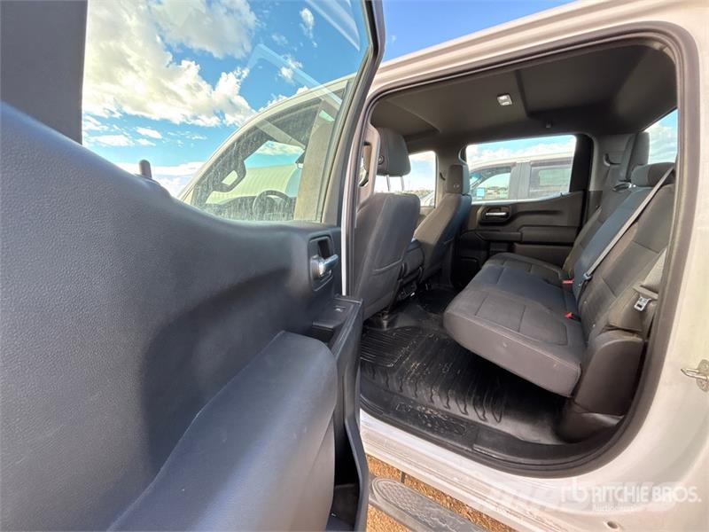 Chevrolet Silverado 1500 4x4 Crew Cab Pickup Muu