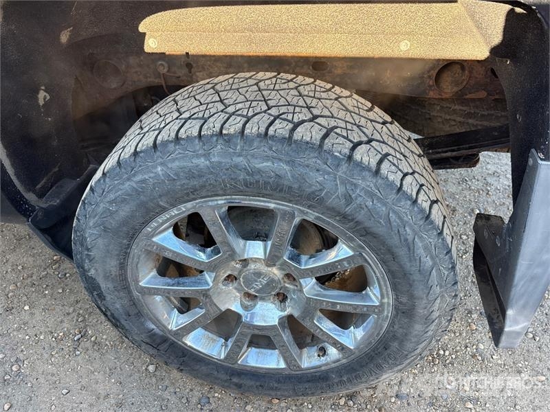 Chevrolet Silverado 1500 LT 4x4 Crew Cab Hybrid Pickup Diger