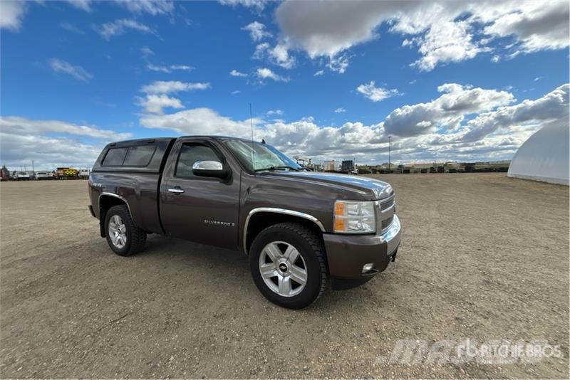 Chevrolet Silverado 1500 4x4 Pickup Diger