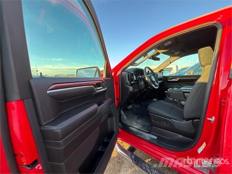 Chevrolet Silverado 1500 LT 4x4 Crew Cab Pickup Drugi