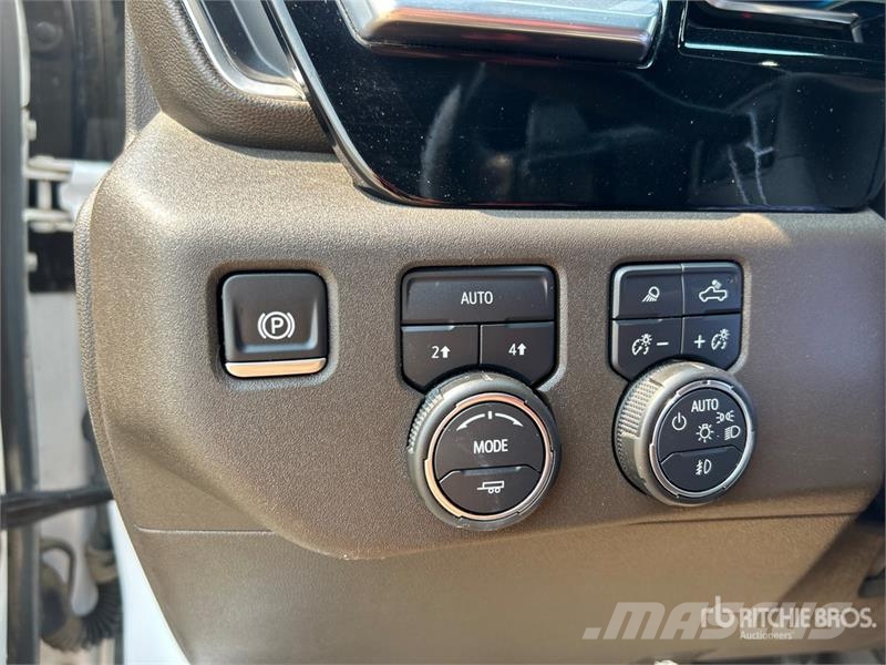 Chevrolet Silverado 1500 RST 4x4 Crew Cab Pickup Ostalo
