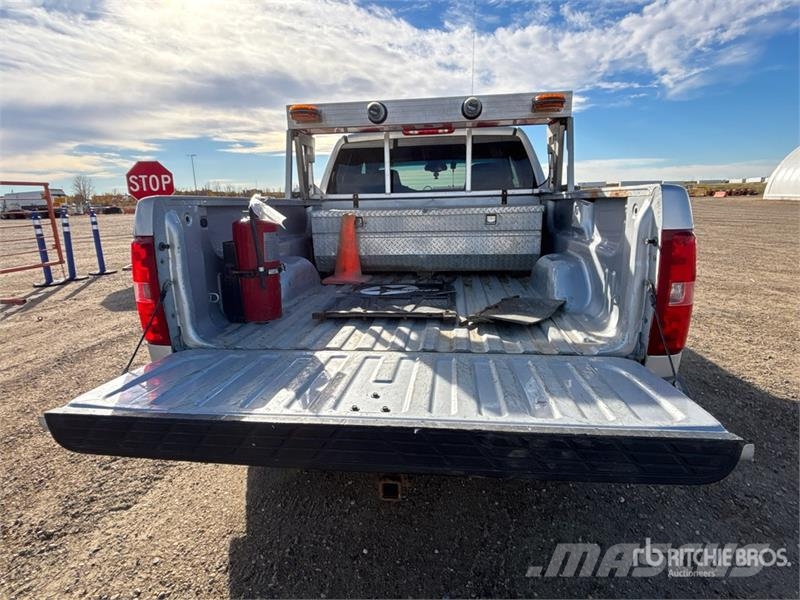 Chevrolet Silverado 1500 LT 4x4 Extended Cab Pilot Pickup Ostalo