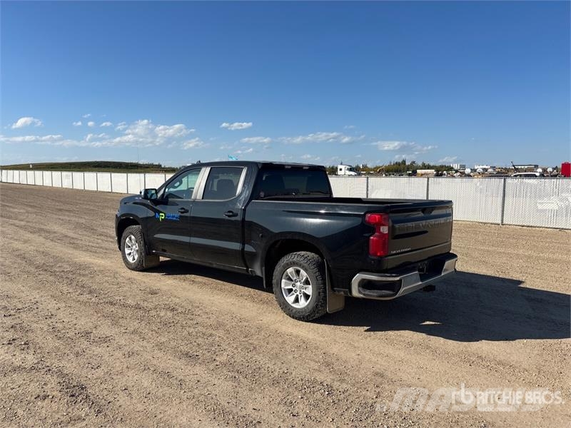 Chevrolet Silverado 1500 4x4 Crew Cab Pickup Egyéb