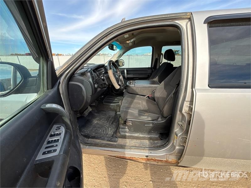 Chevrolet Silverado 1500 LT 4x4 Crew Cab Pickup Ostalo