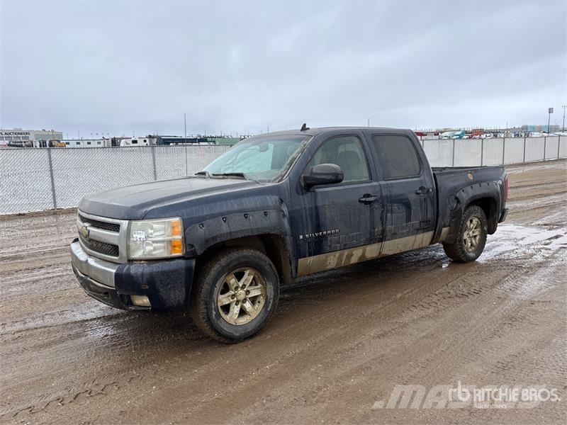 Chevrolet Silverado 1500 LT 4x4 Crew Cab Pickup Altele