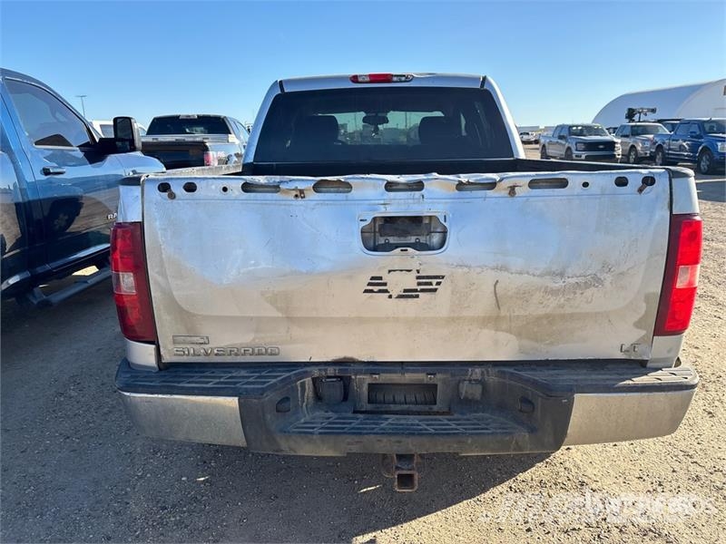 Chevrolet Silverado 1500 4x4 Crew Cab Pickup Egyéb
