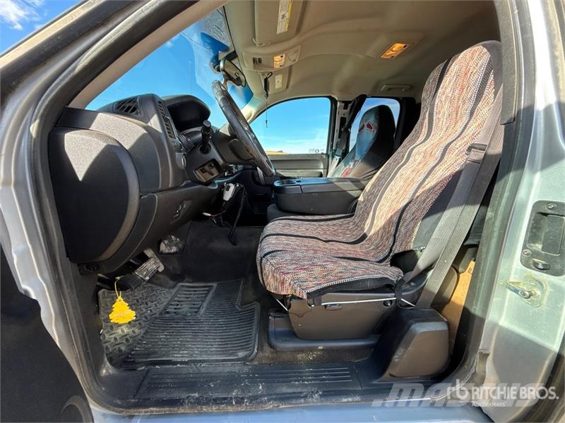 Chevrolet Silverado 1500 LT 4x4 Extended Cab Pilot Pickup Ostalo