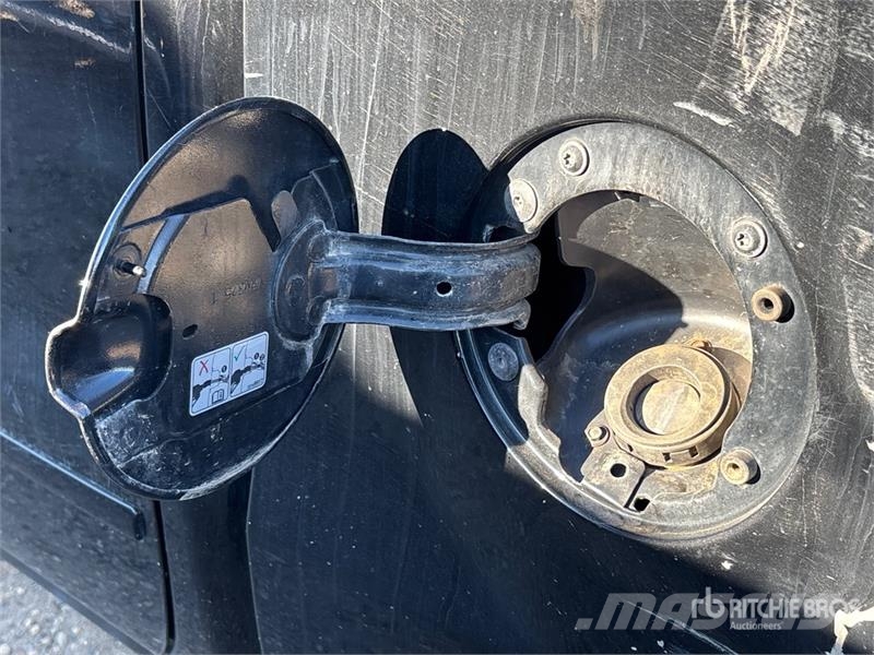 Chevrolet Silverado 1500 LT 4x4 Crew Cab Hybrid Pickup Diger