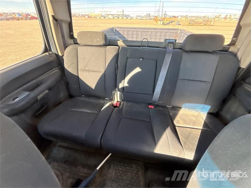 Chevrolet Silverado 1500 LT 4x4 Crew Cab Pickup Anders