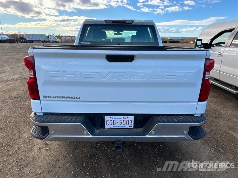 Chevrolet Silverado 1500 4x4 Crew Cab Pickup Muu