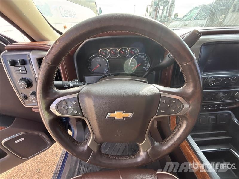 Chevrolet Silverado 1500 4x4 Crew Cab Pickup Egyéb