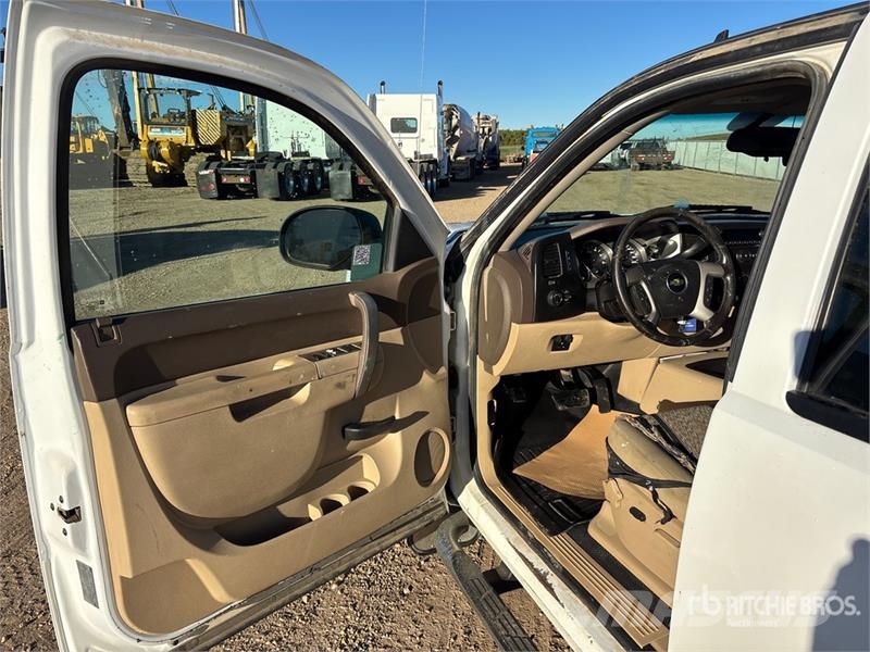 Chevrolet Silverado 1500 LT 4x4 Crew Cab Pickup أخرى