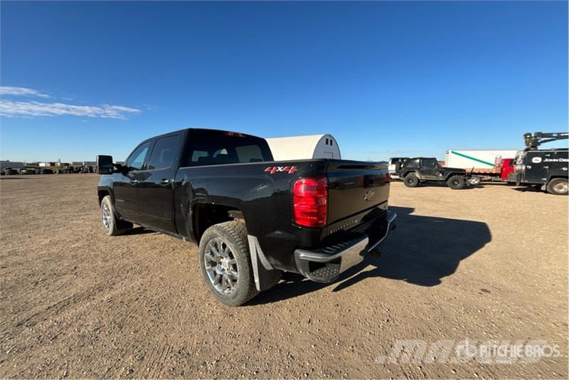 Chevrolet Silverado 1500 LT 4x4 Crew Cab Hybrid Pickup Diger
