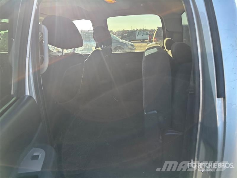 Chevrolet Silverado 1500 4x4 Crew Cab Pickup Egyéb