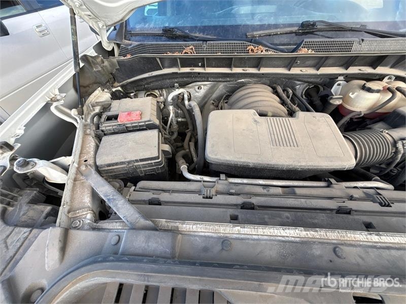 Chevrolet Silverado 1500 4x4 Crew Cab Pickup Muu