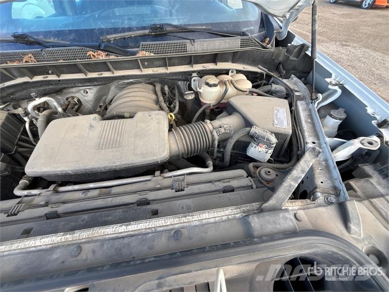 Chevrolet Silverado 1500 4x4 Crew Cab Pickup Muu