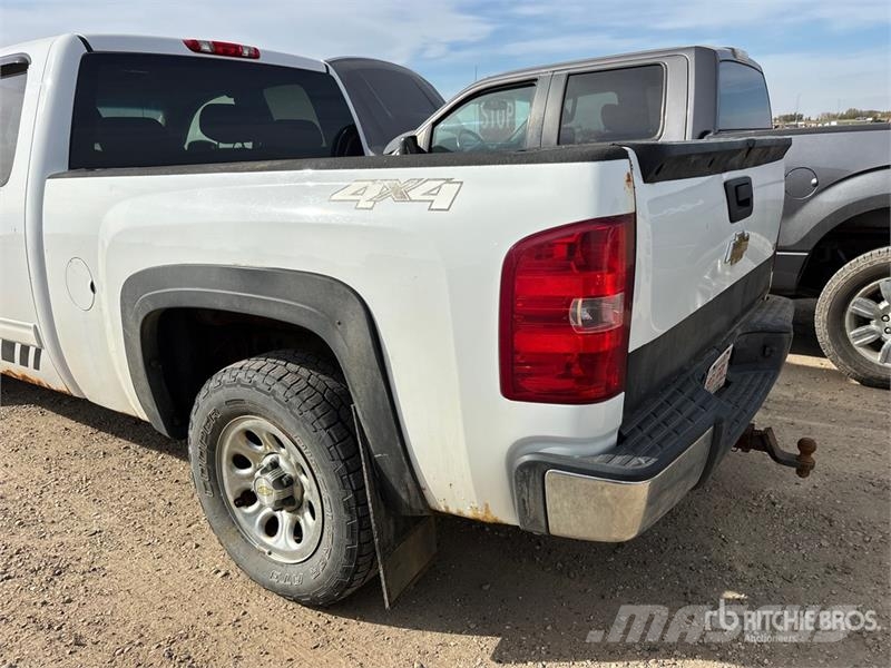 Chevrolet Silverado 1500 LT 4x4 Extended Cab Pickup Muu